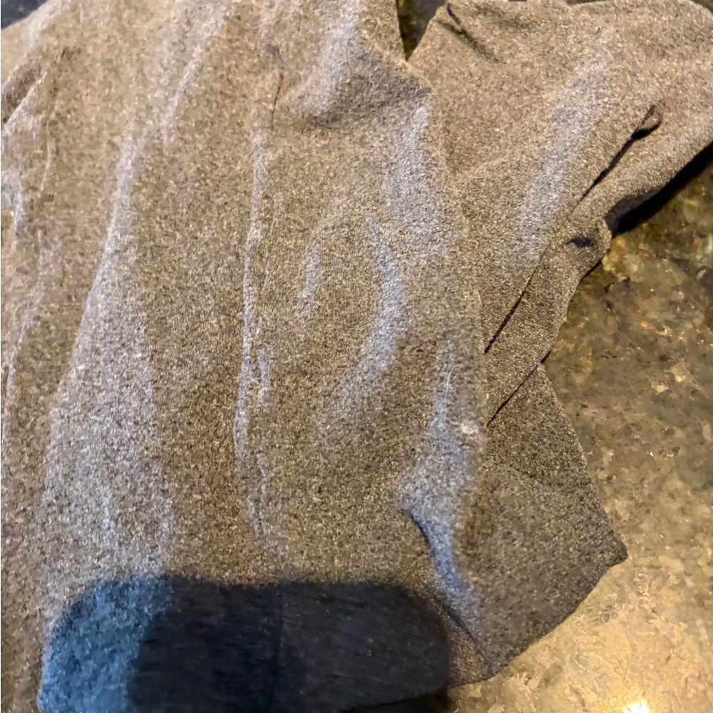 Gray tights. O10